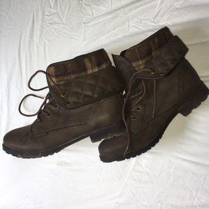 Women’s short boots with flannel 9.5